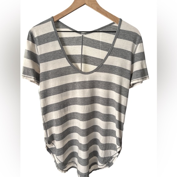 Lululemon Yogini 5 Year Short Sleeve Tee
Straightup Stripe Heathered Medium Grey - Picture 1 of 3